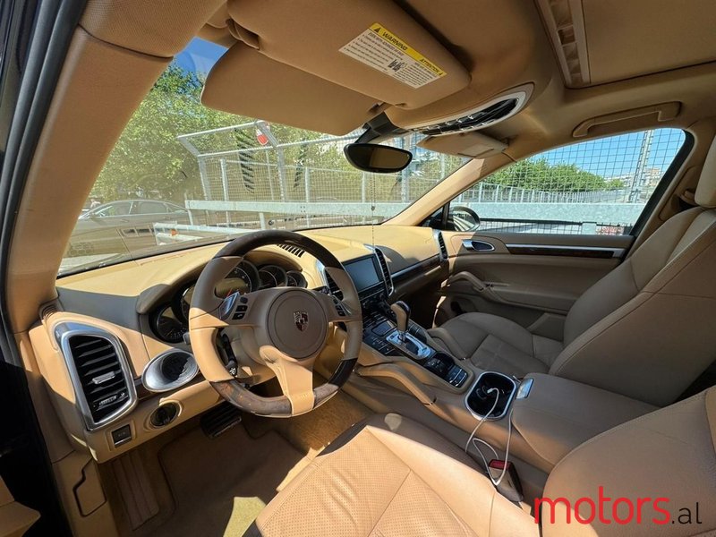 2011' Porsche Cayenne photo #6