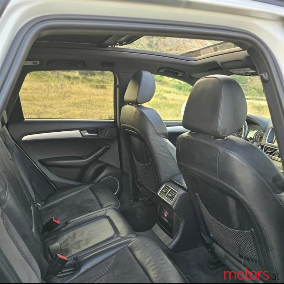 2010' Audi Q5 photo #6