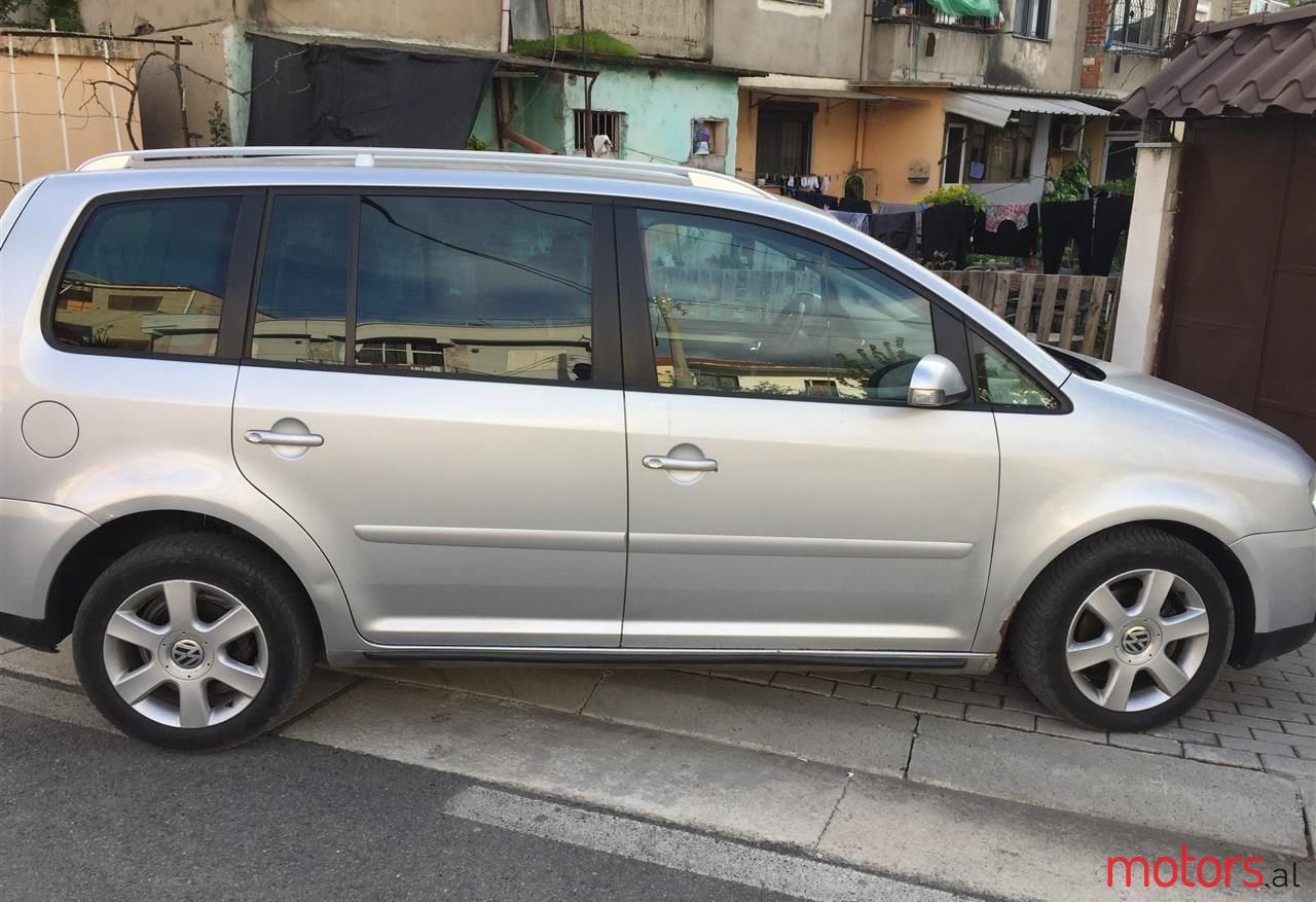 2005' Volkswagen Touran photo #1