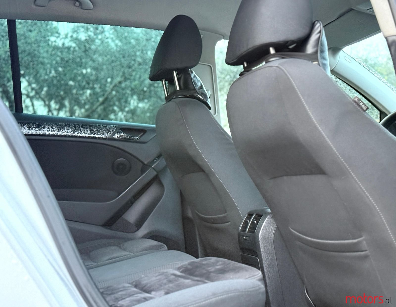 2010' Volkswagen Golf photo #6