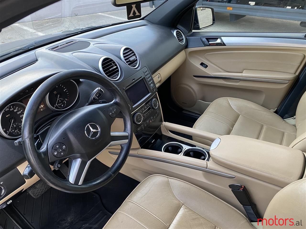 2010' Mercedes-Benz ML 300 photo #6