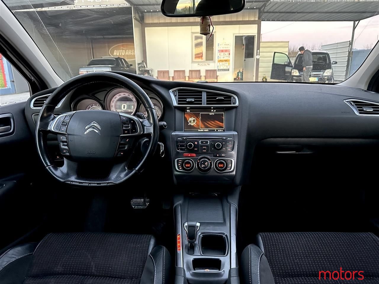 2012' Citroen C4 photo #3