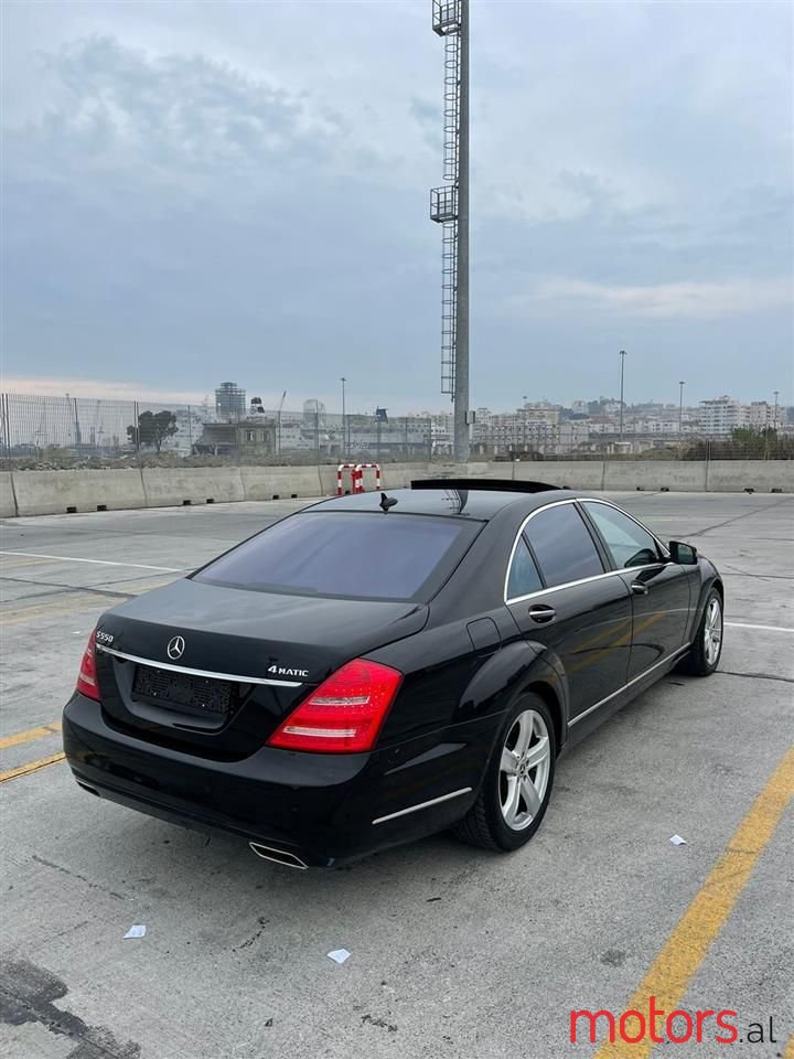 2011' Mercedes-Benz S 550 photo #3