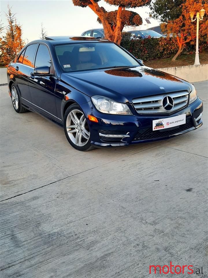 2012' Mercedes-Benz C 300 photo #3