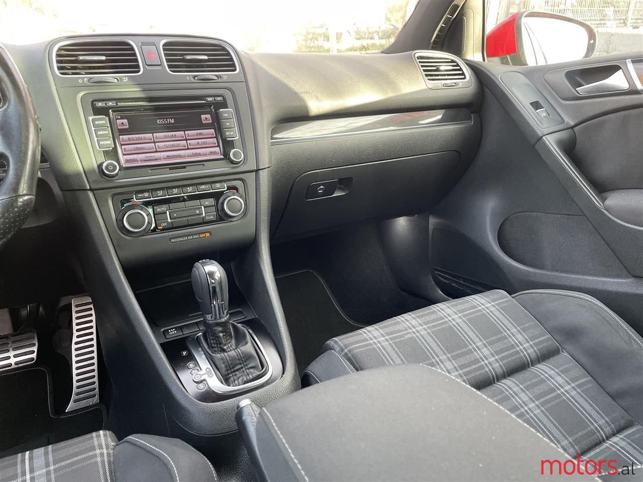 2010' Volkswagen Golf photo #3