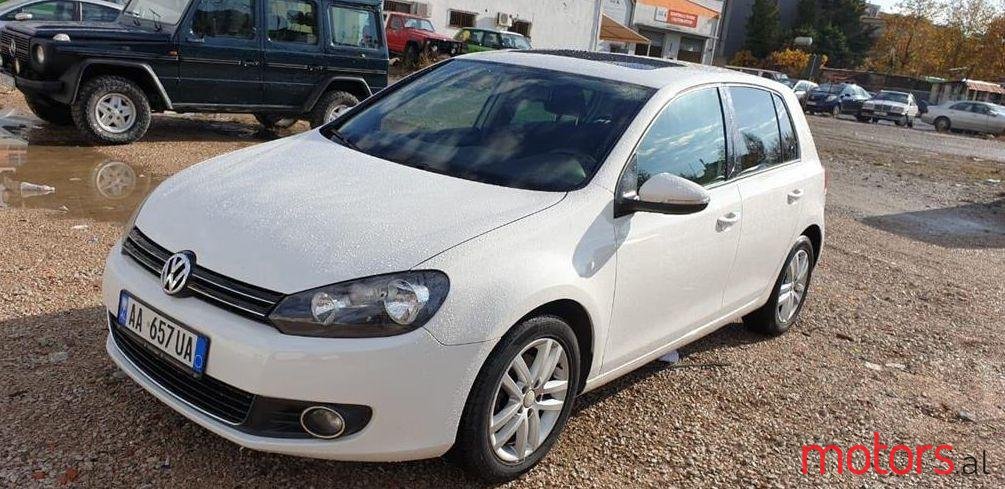 2011' Volkswagen Golf photo #1