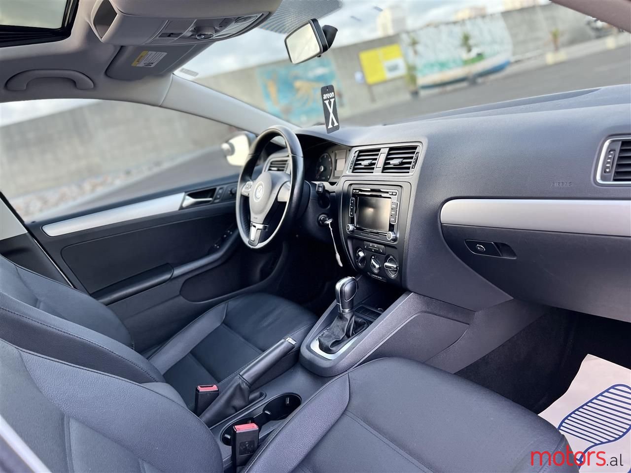 2011' Volkswagen Jetta photo #4
