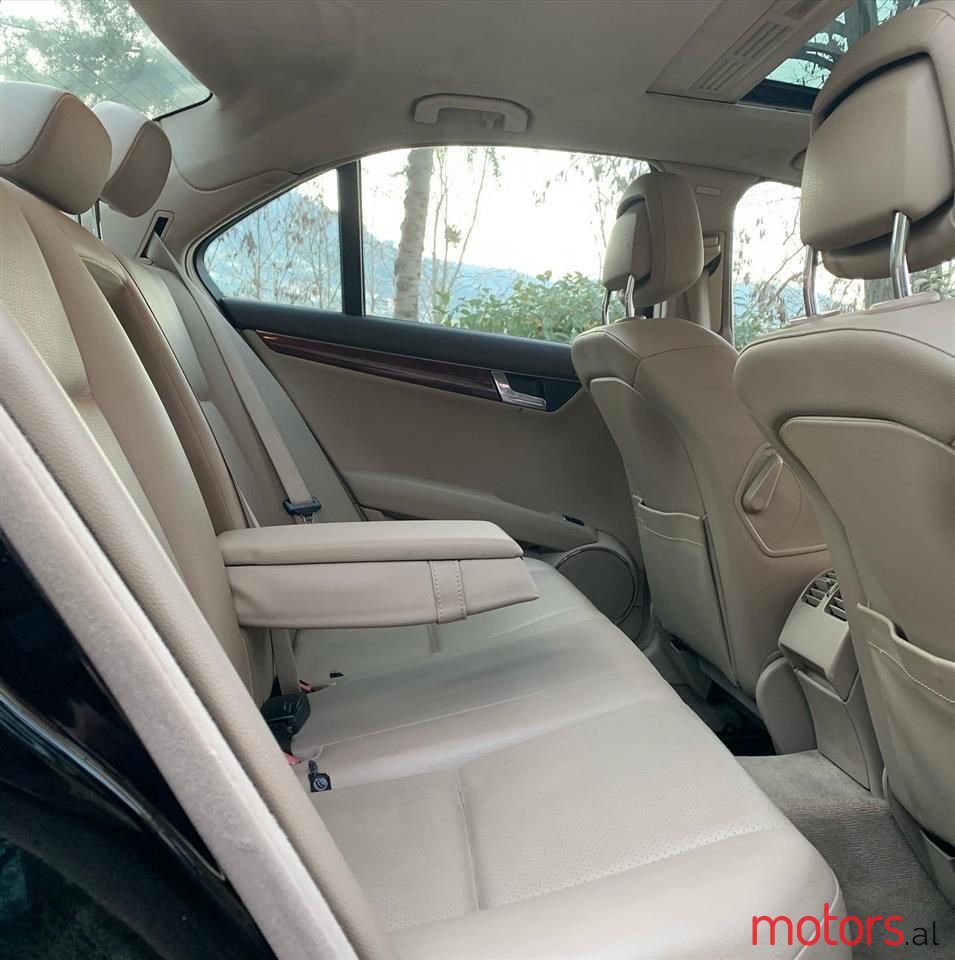 2011' Mercedes-Benz C 300 photo #4