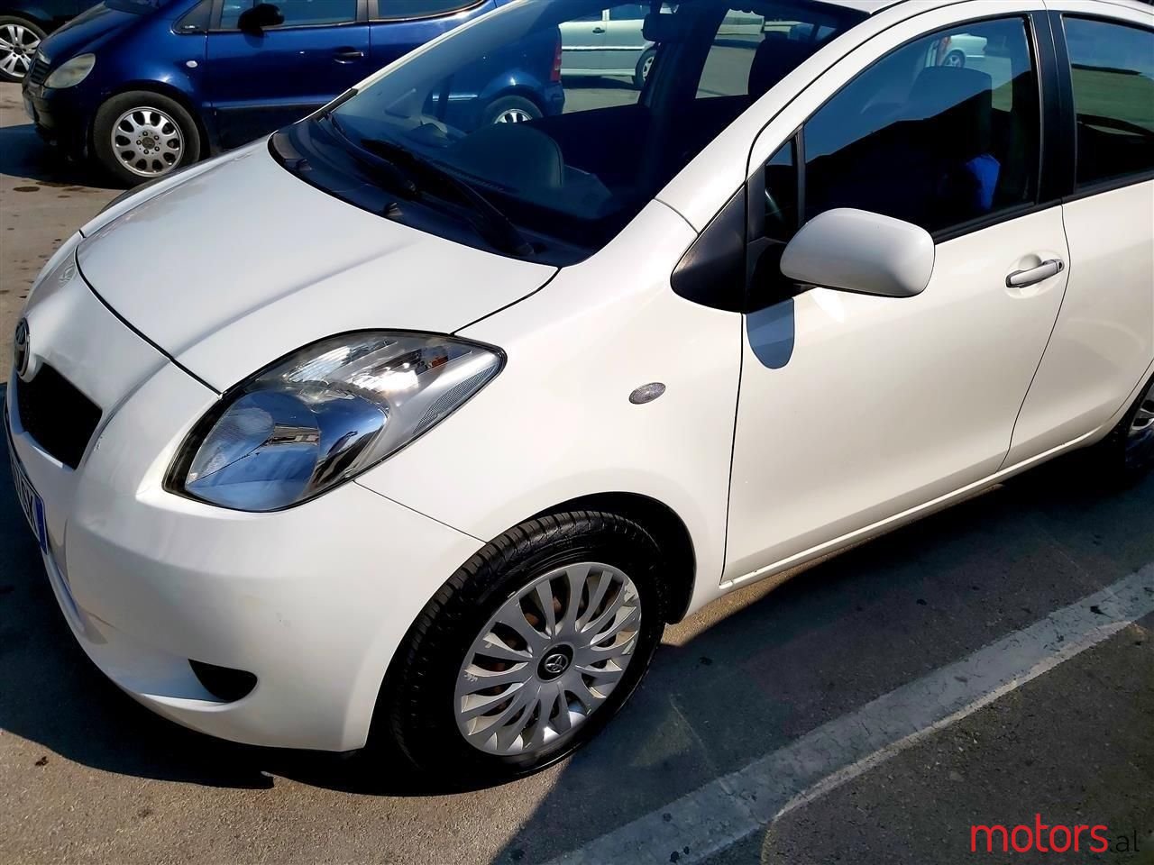 2011' Toyota Yaris photo #1