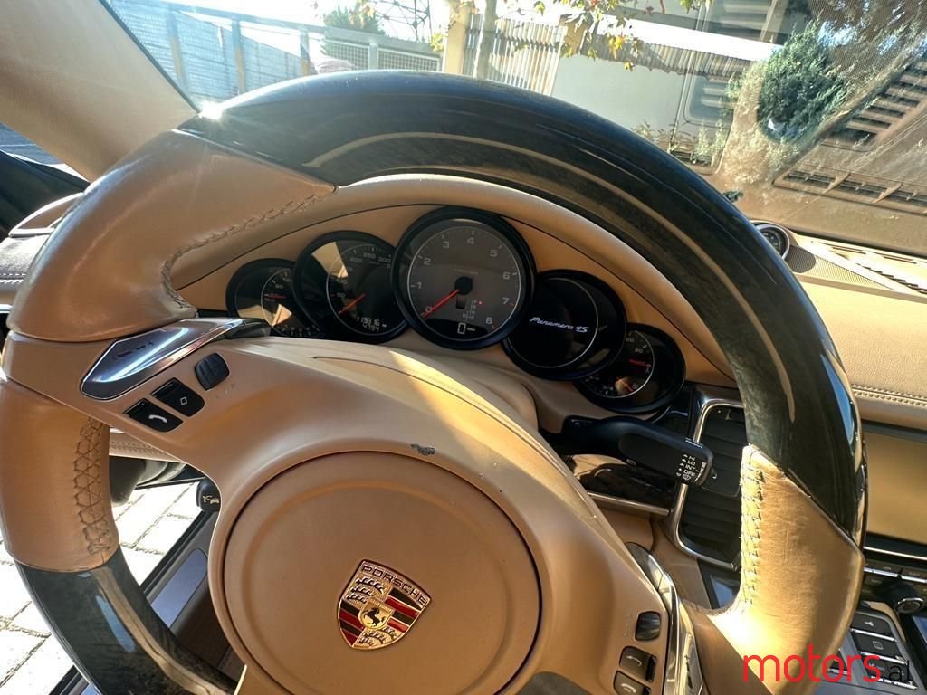 2010' Porsche Panamera photo #6