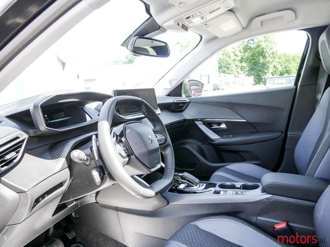 2020' Peugeot 2008 photo #4