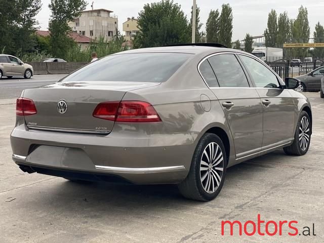 2011' Volkswagen Passat photo #4