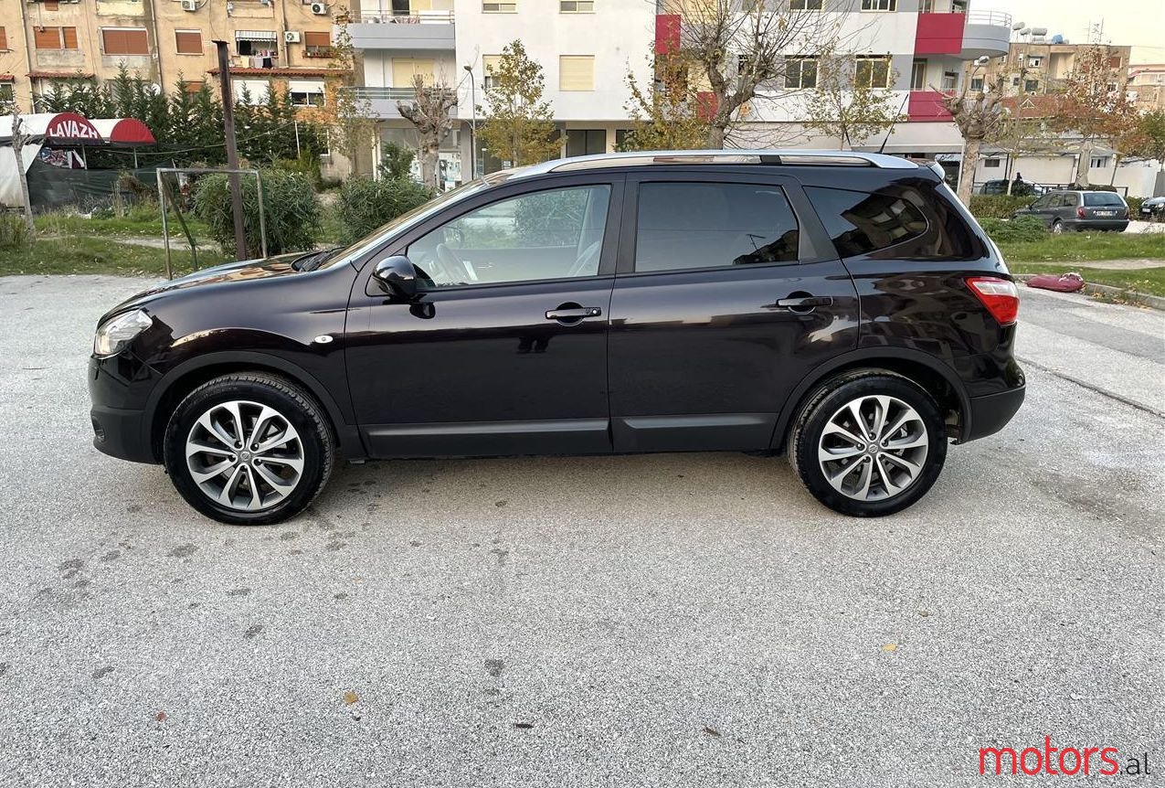 2011' Nissan Qashqai+2 photo #1