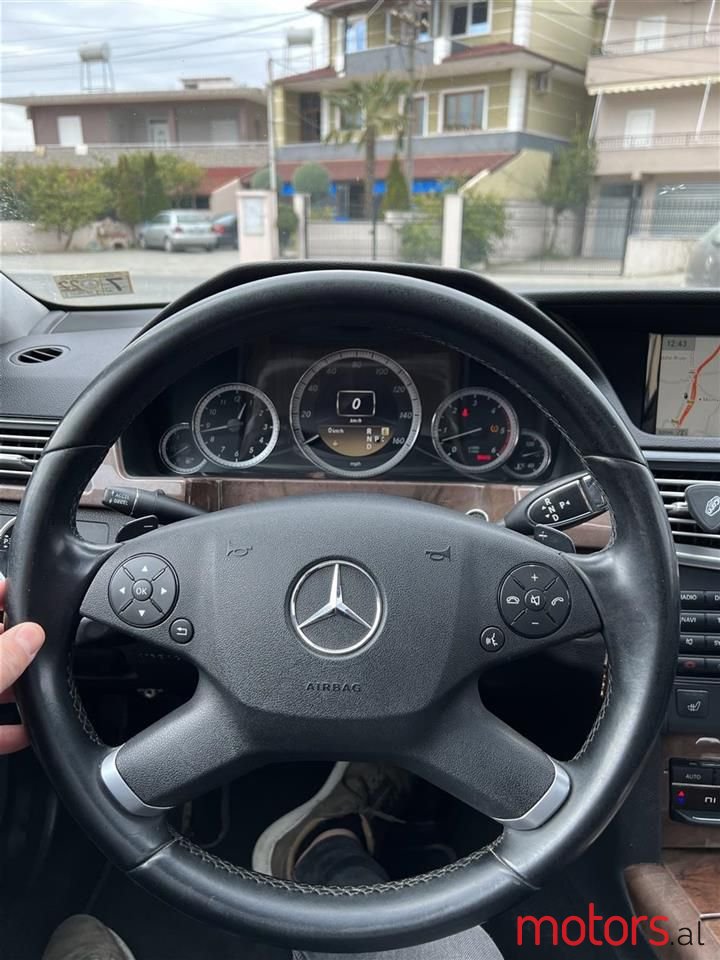 2011' Mercedes-Benz E 350 photo #5