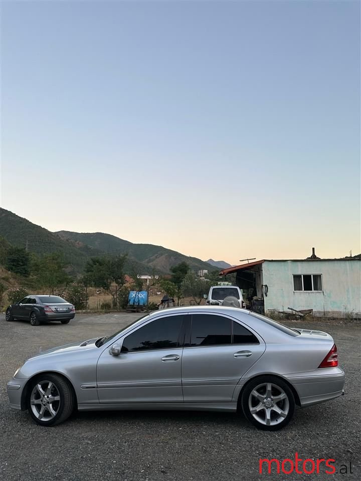 2006' Mercedes-Benz 220 photo #4