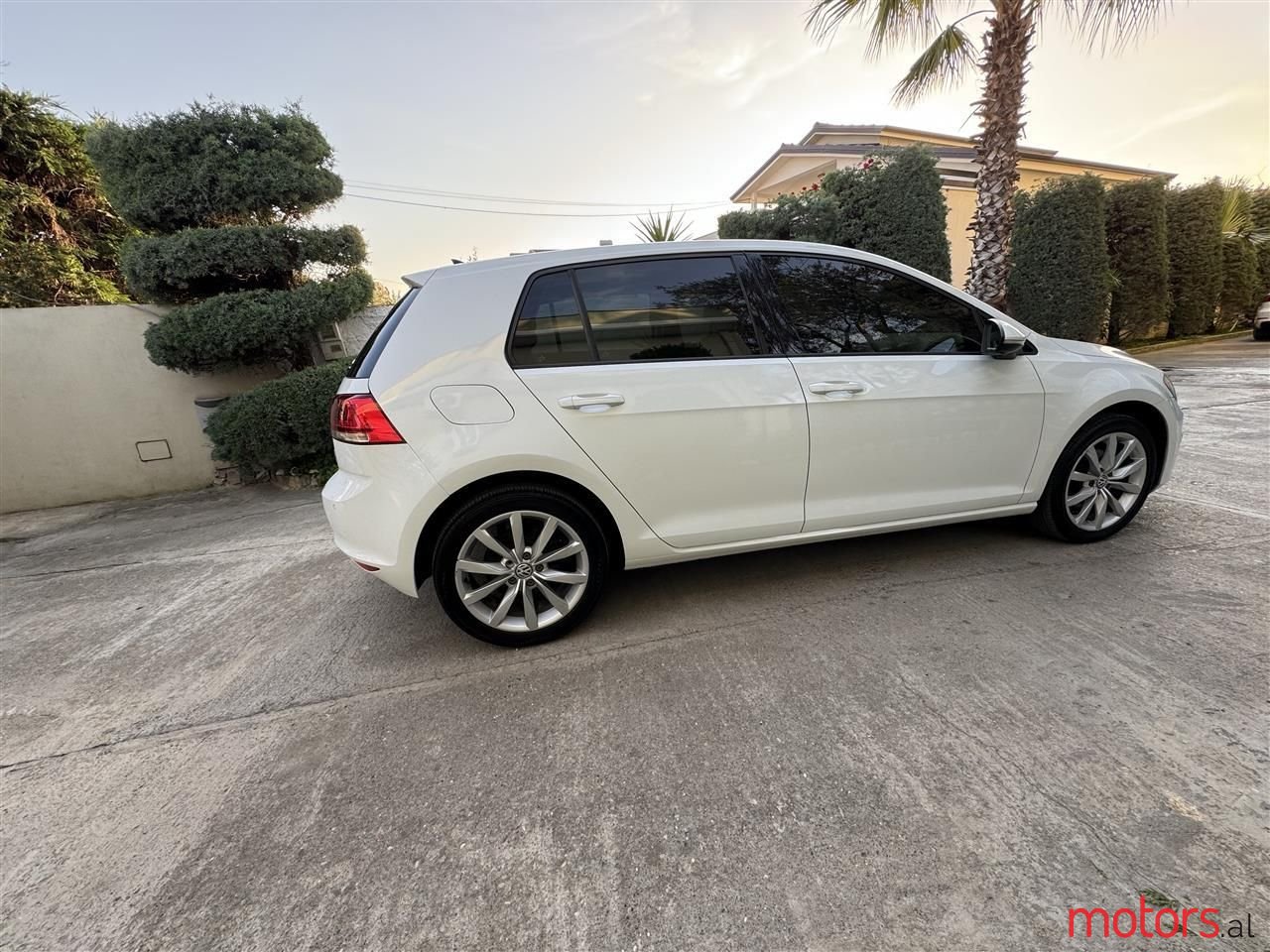 2013' Volkswagen Golf photo #2