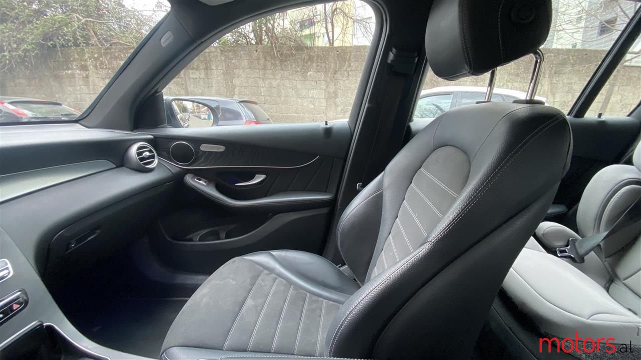 2019' Mercedes-Benz GLC 220 photo #6