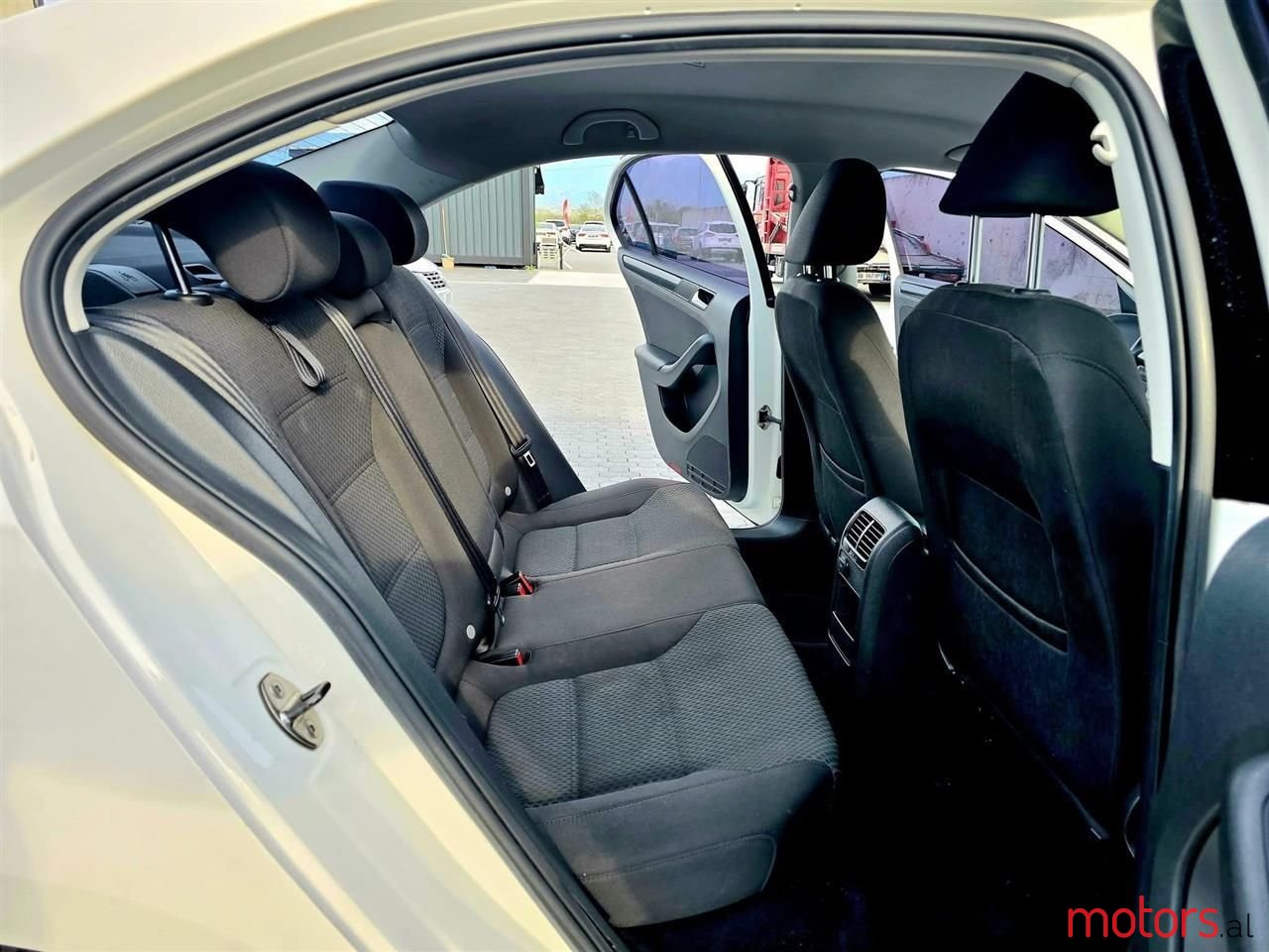 2013' Volkswagen Jetta photo #2