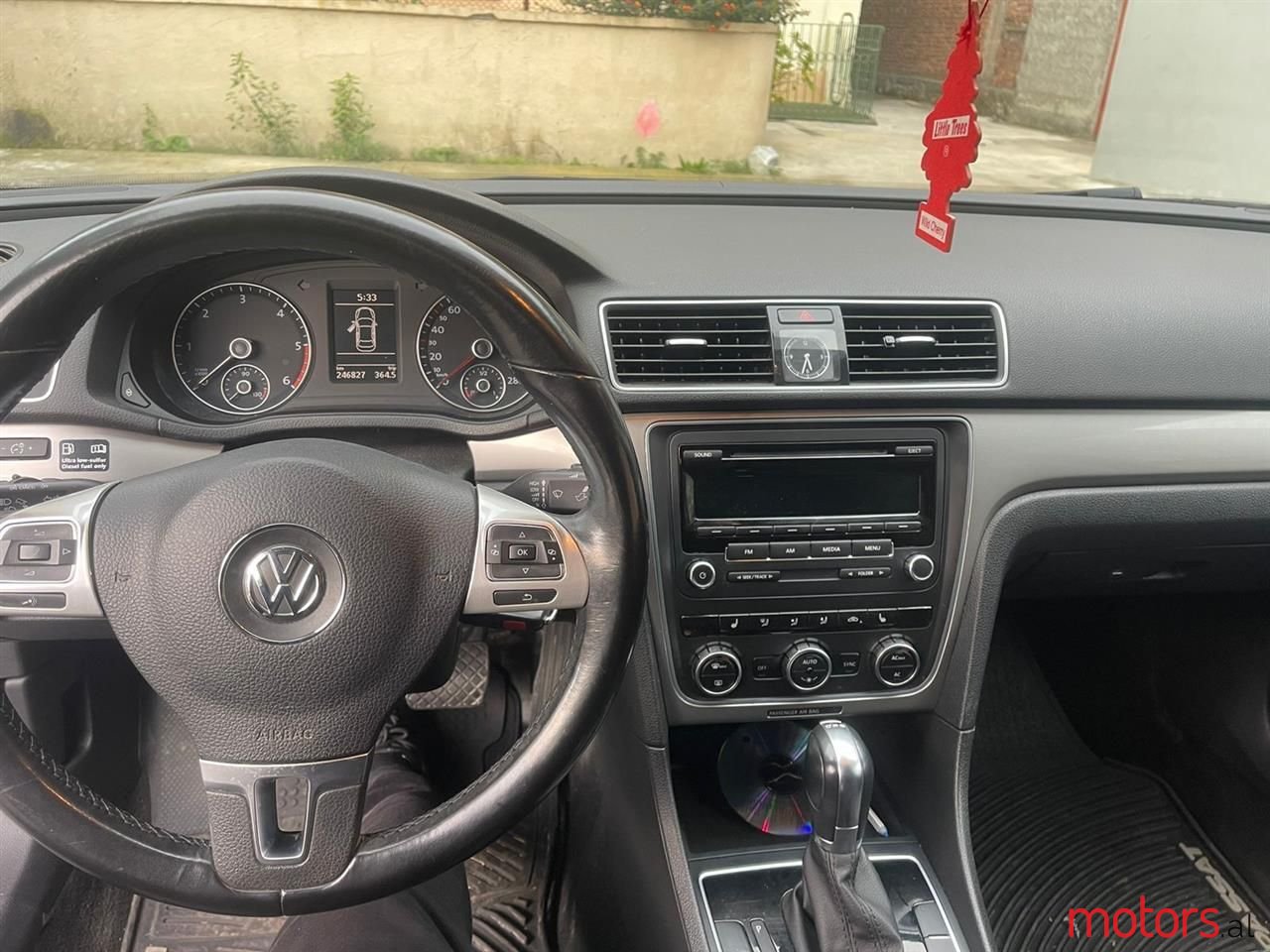 2012' Volkswagen Passat photo #6