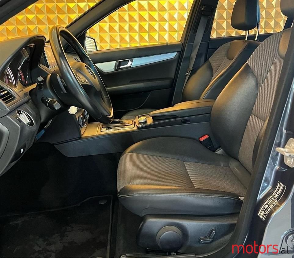 2011' Mercedes-Benz C 250 photo #6