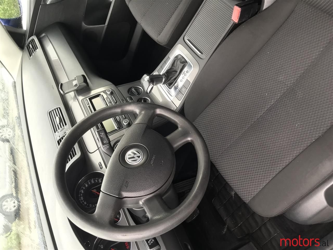 2009' Volkswagen Passat photo #5