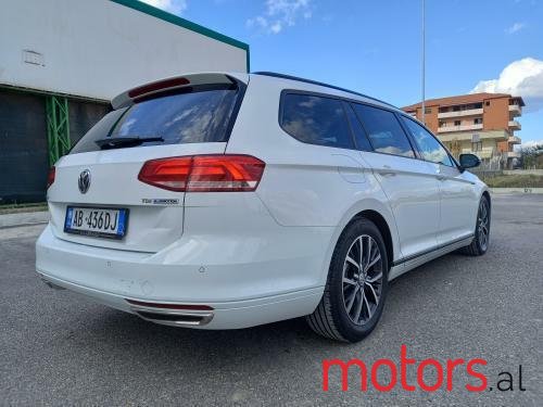 2016' Volkswagen Passat photo #4