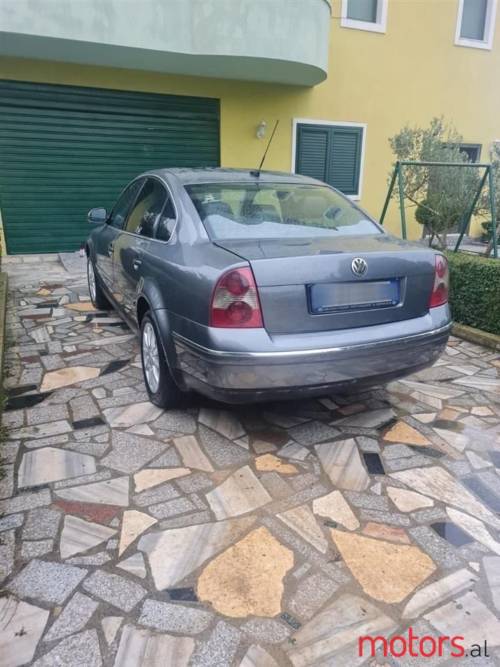 2005' Volkswagen Passat photo #1