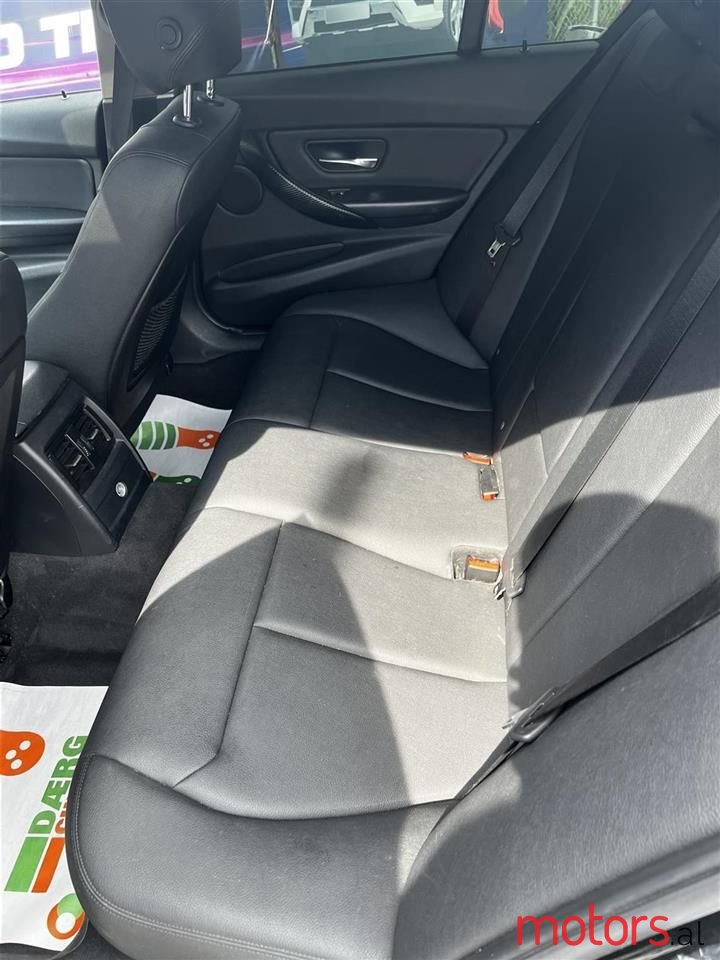 2013' BMW 320 photo #5