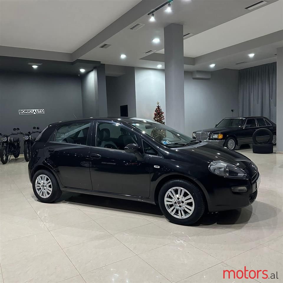 2013' Fiat Punto Evo photo #2