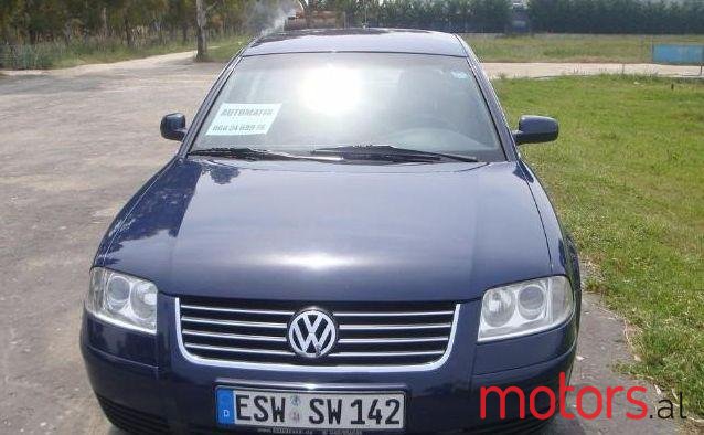 2002' Volkswagen Passat photo #1