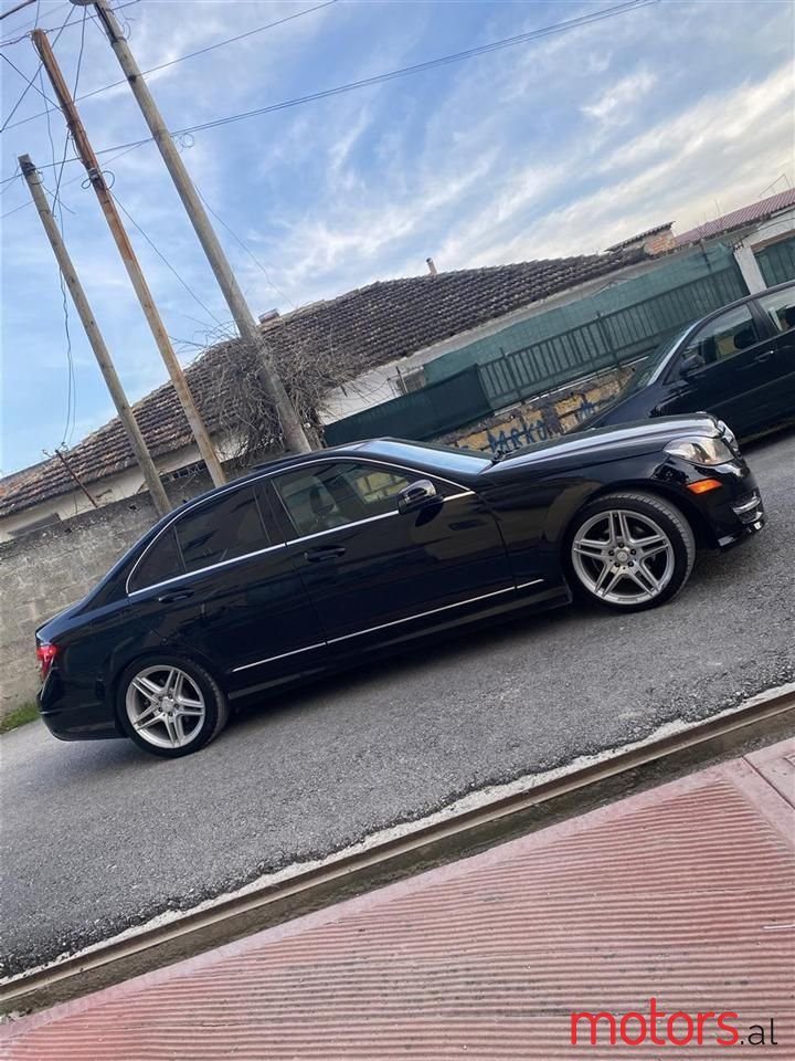 2012' Mercedes-Benz C 300 photo #1