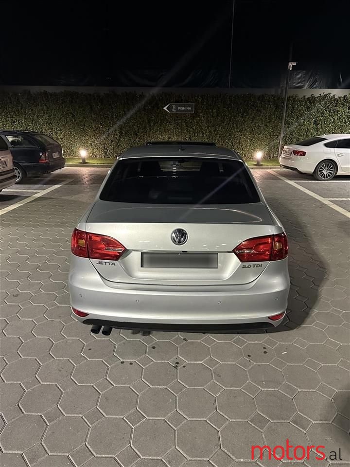 2012' Volkswagen Jetta photo #3