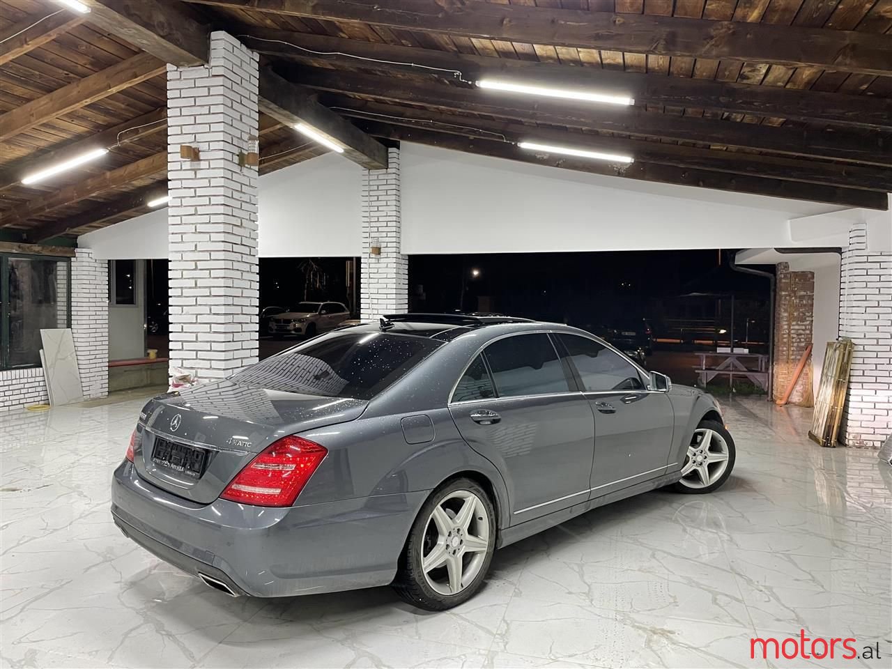 2011' Mercedes-Benz S 550 photo #2