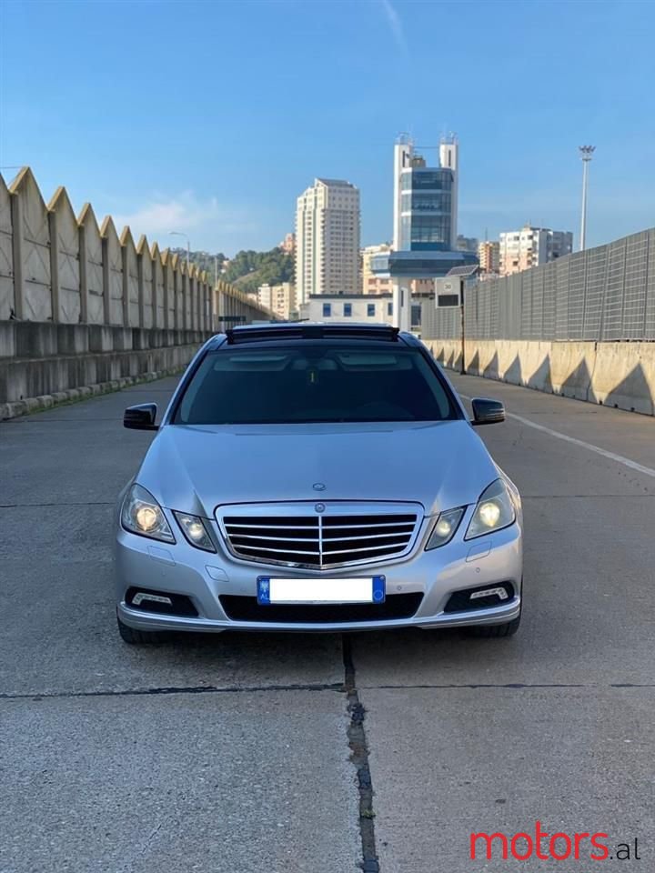 2010' Mercedes-Benz E 220 photo #6