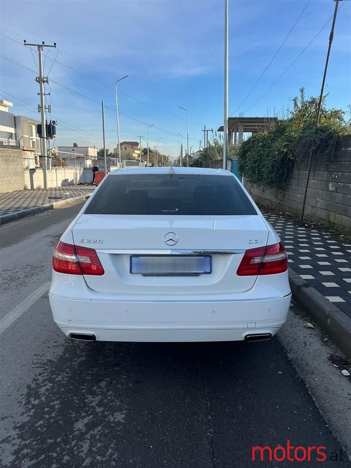 2013' Mercedes-Benz E 220 photo #5