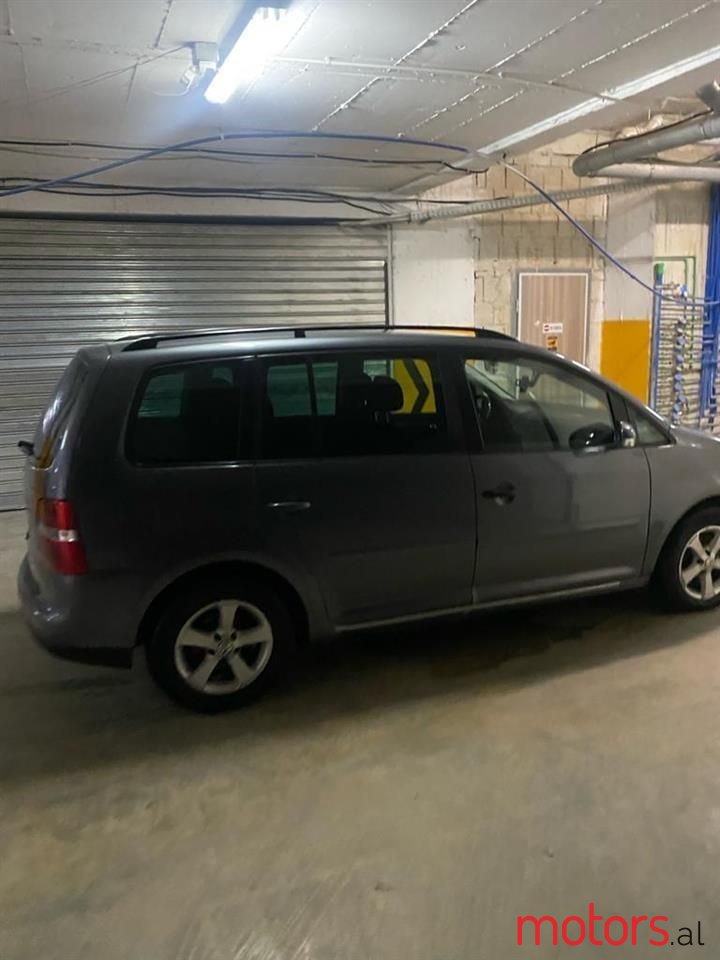 2006' Volkswagen Touran photo #5