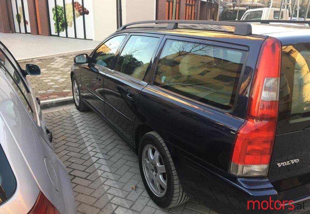 2001' Volvo V70 photo #1