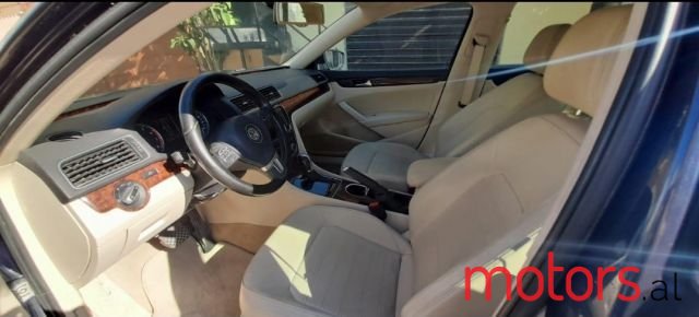 2013' Volkswagen Passat photo #5