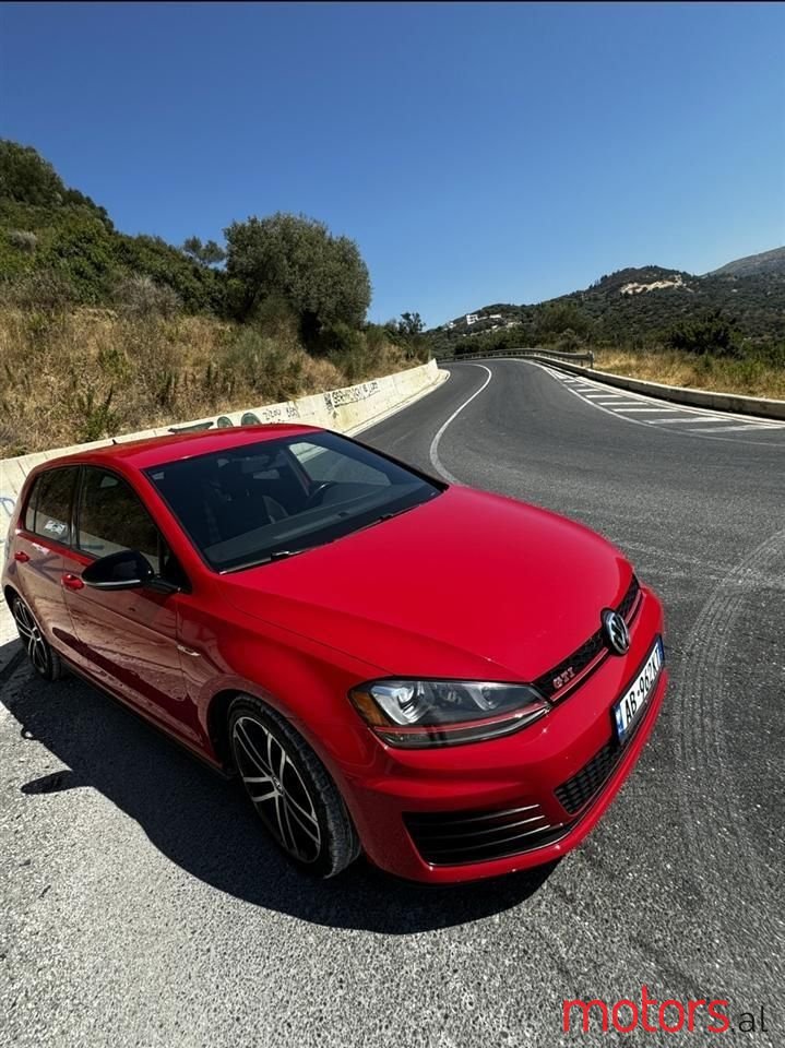 2017' Volkswagen Golf photo #2