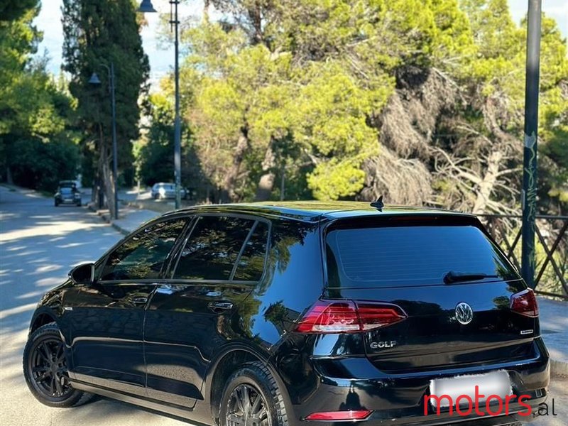 2019' Volkswagen Golf photo #3