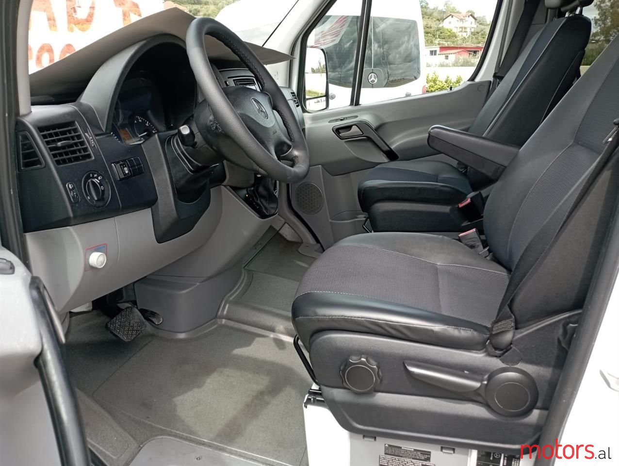 2012' Mercedes-Benz 200 photo #5