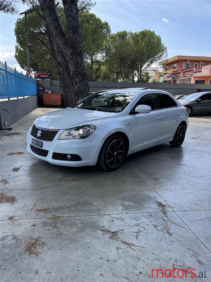2010' Suzuki Kizashi photo #1