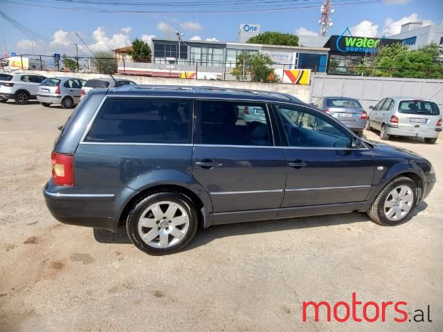 2002' Volkswagen Passat photo #1