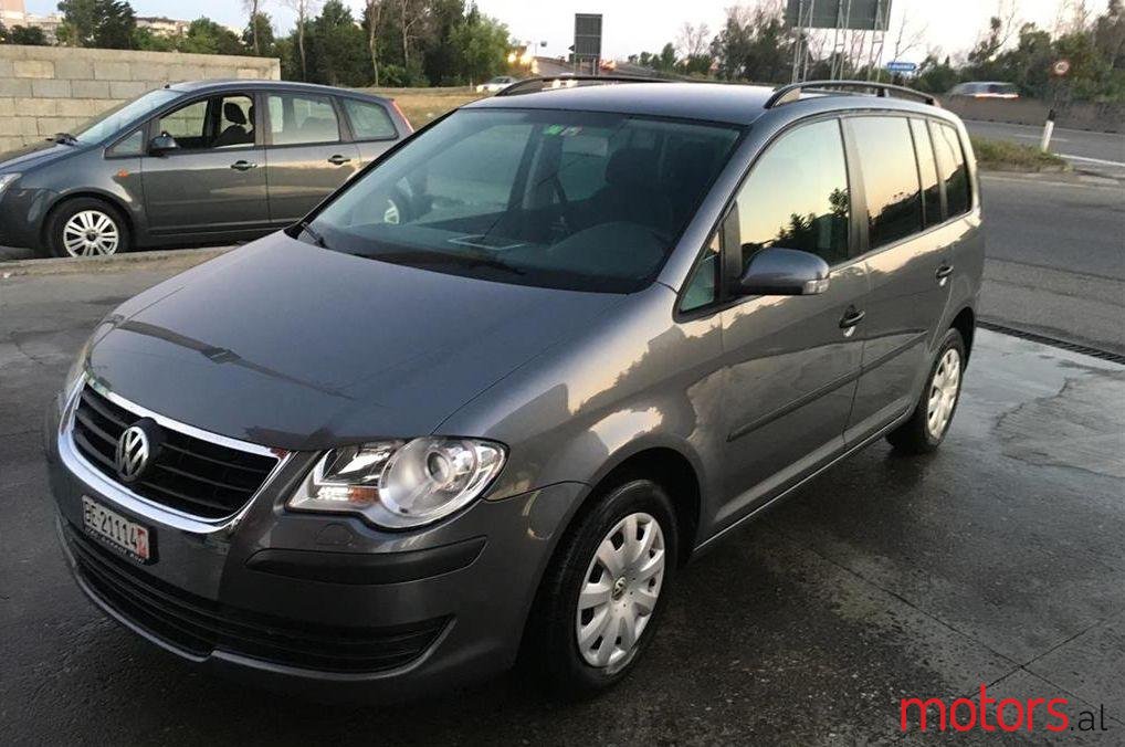2007' Volkswagen Touran photo #1