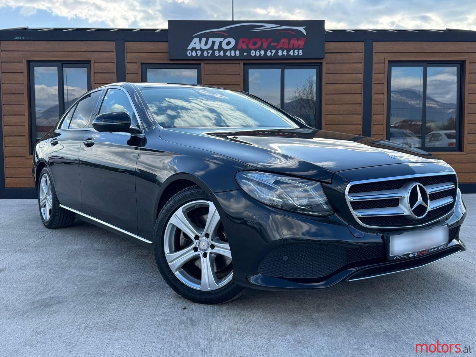 2017' Mercedes-Benz E 220 photo #1