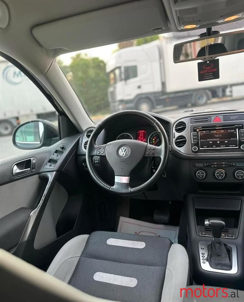 2008' Volkswagen Tiguan photo #2