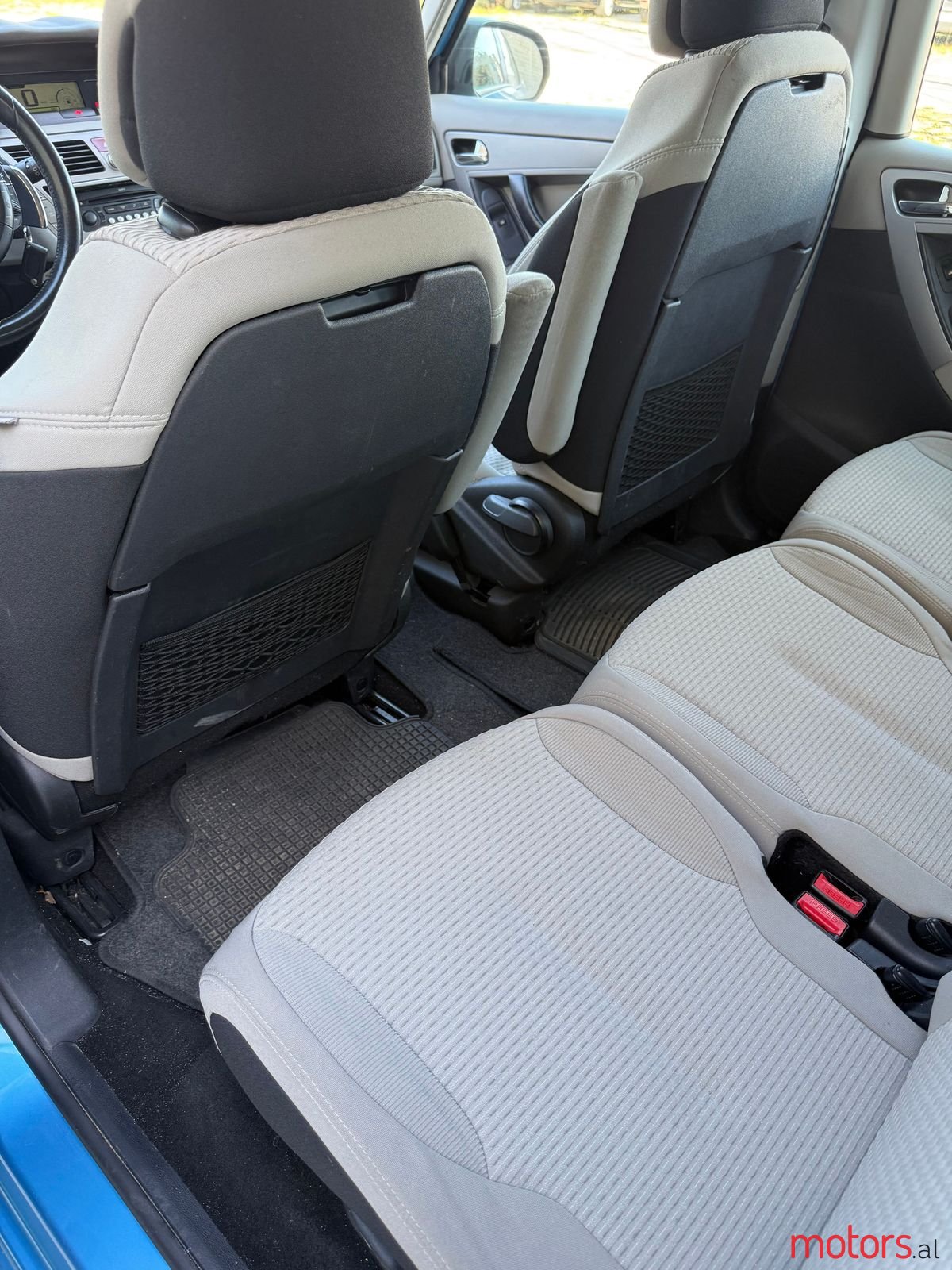 2008' Citroen C4 photo #4