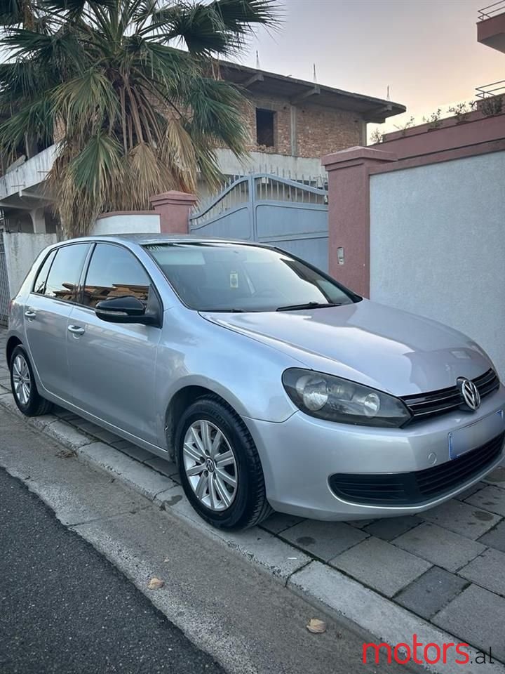 2011' Volkswagen Golf photo #2