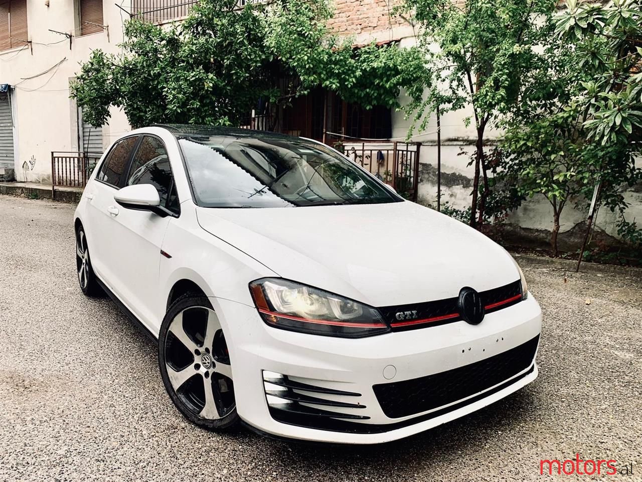 2016' Volkswagen Golf photo #1