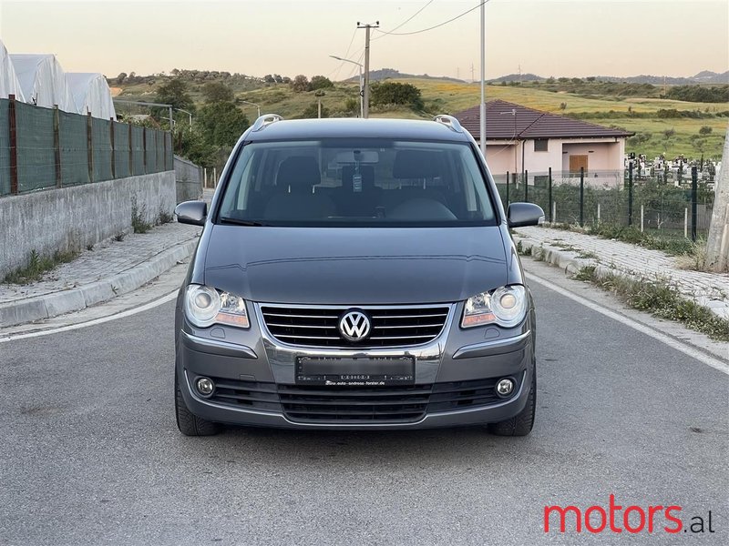 2007' Volkswagen Touran photo #3